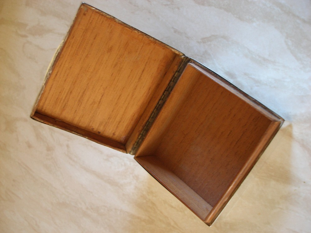 VINTAGE STERLING SILVER CIGARETTE BOX