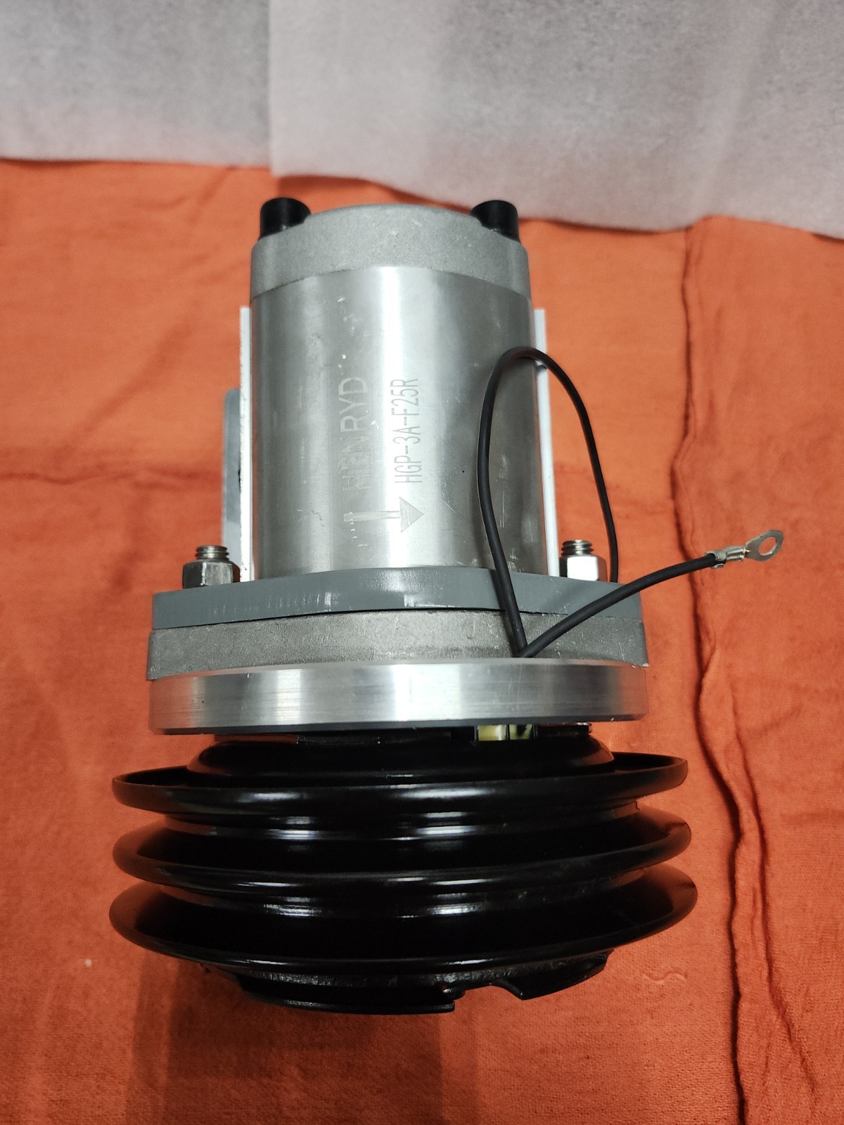 Hydraulic clutch pump electric salt spreader snowplow 12v coil Double V belt