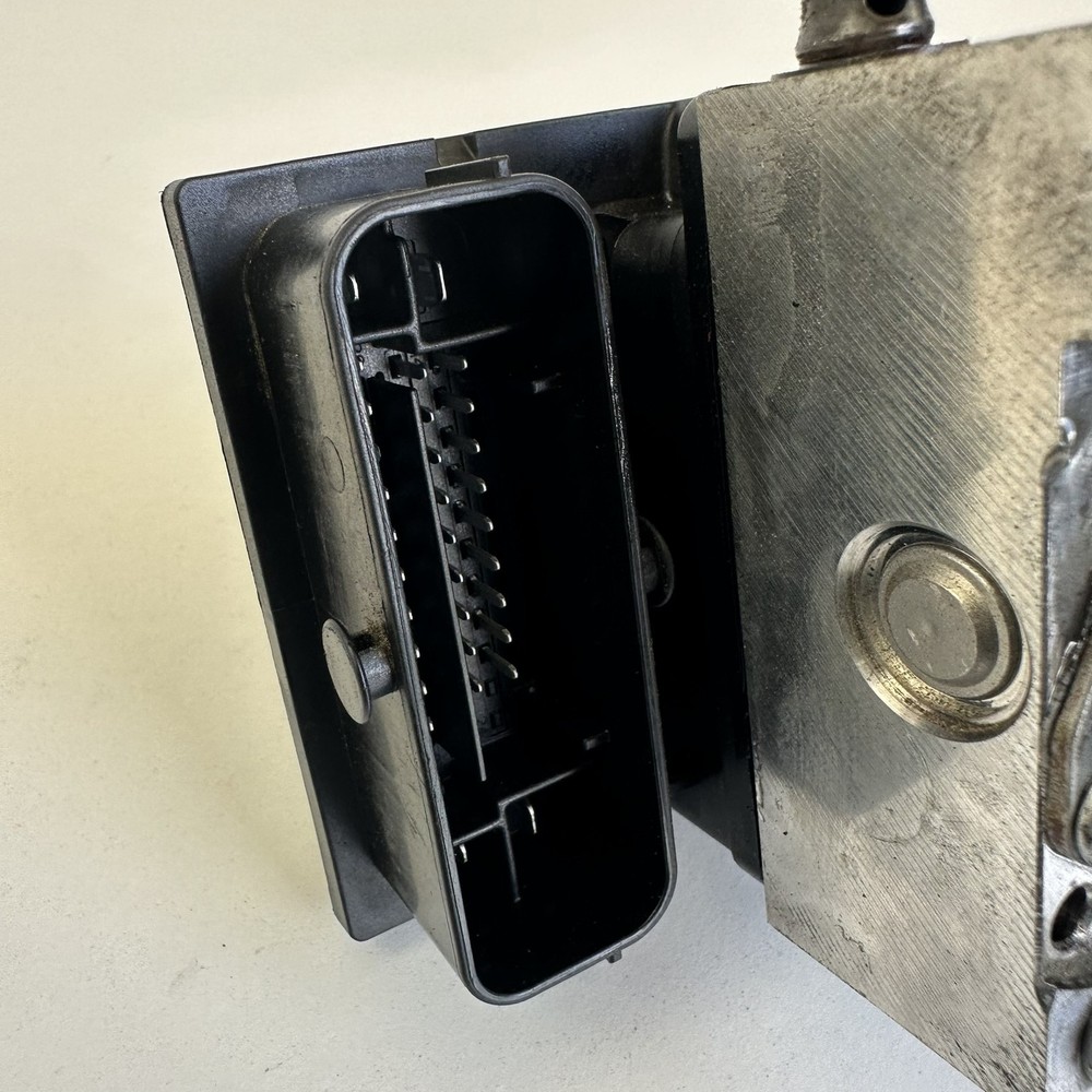 Ducati Multistrada 1200S 2011 ABS Control Brake Pump Solenoid Unit Module