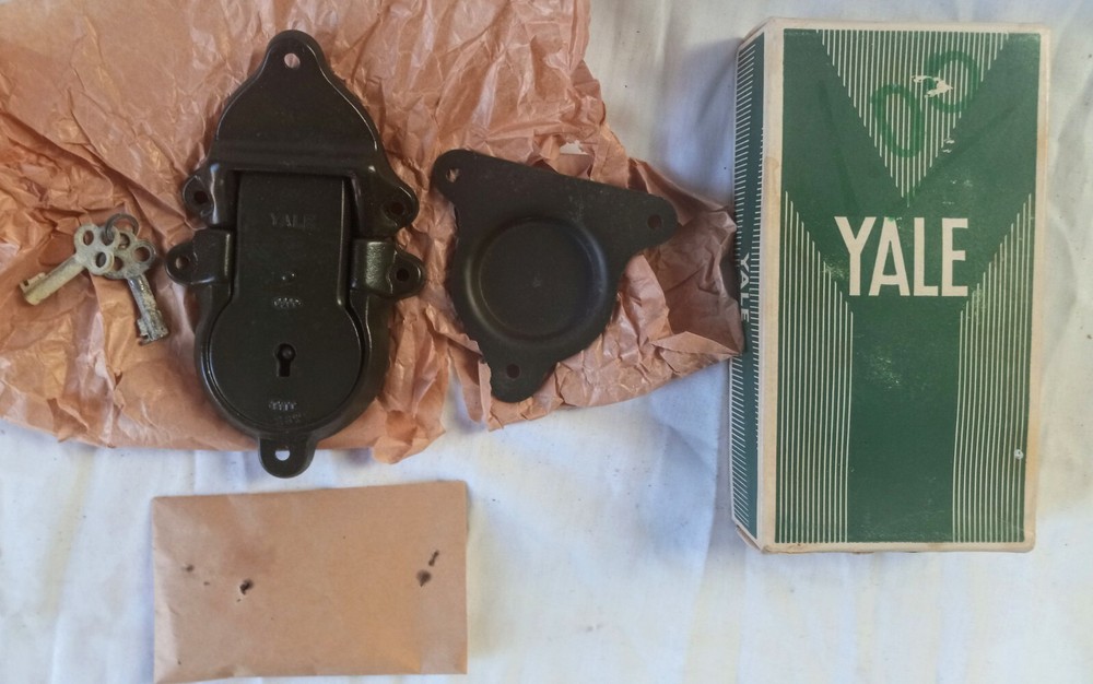 1943 Yale & Towne MFG. Military Locker Trunk Lock w/ Keys Rivets + Box