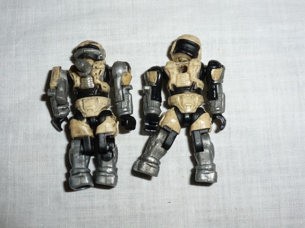 2 mega Blok Soldier Figures