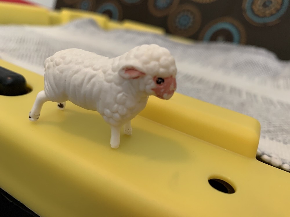 Plastic White Sheep. Number 915.
