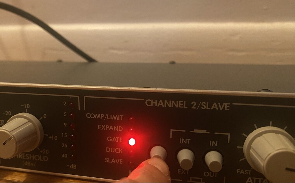 READ Vintage Symetrix 522 2 Channel Unit Compressor Limiter Expander Gate Ducker