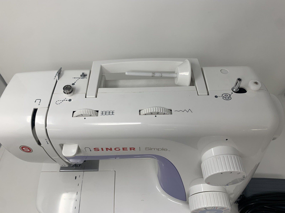 Singer Simple 3232 Sewing Machine with box