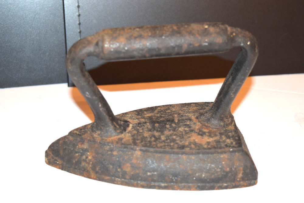 Antique Solid Cast Iron Sad Iron, ca. 1800's.