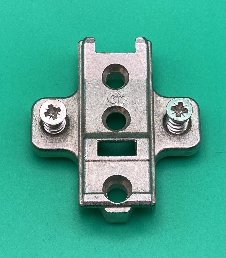 Grass Hinge 1.3mm Clip On Base Plate "46" / Baseplate Mounting Plate
