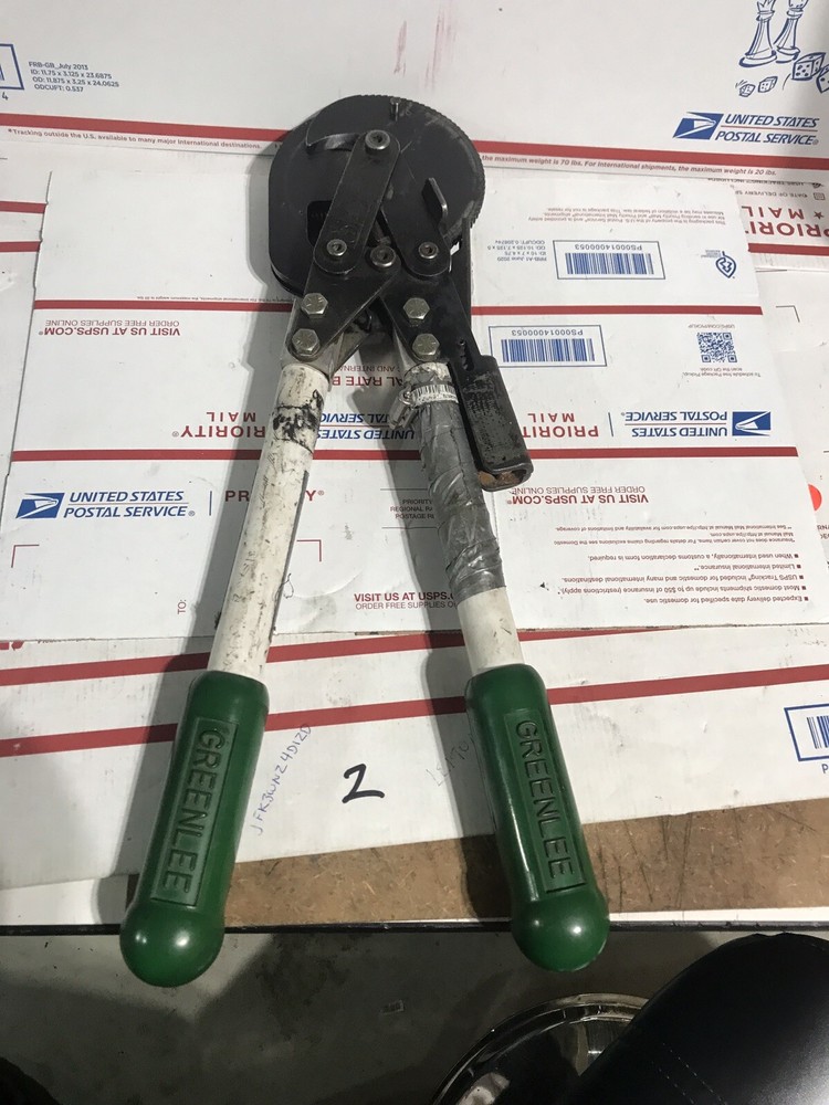 GREENLEE 774 2 HAND RATCHET CUTTER SHEAR