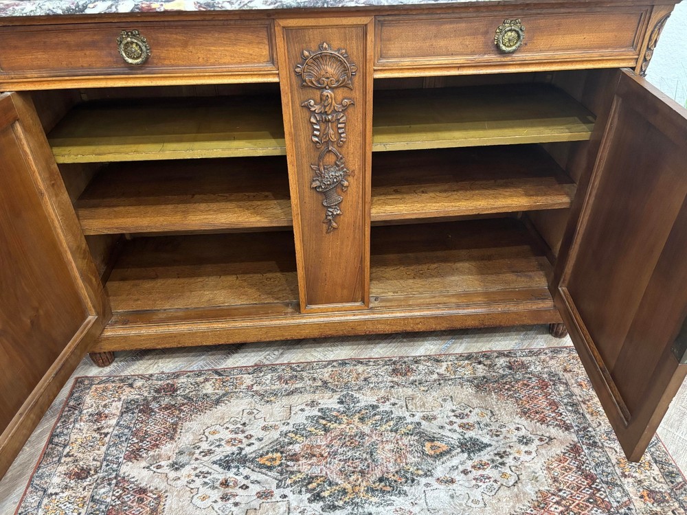 antique buffet a deux corps