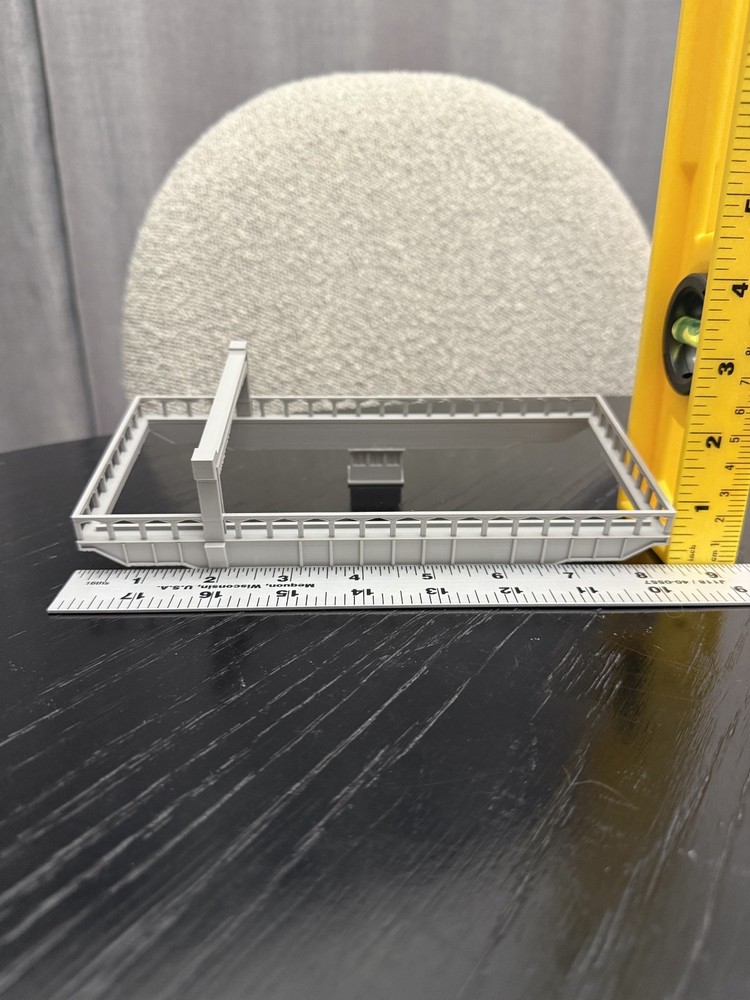 N Scale Container Crane / 1:160 Gauge / Mostly Assembled