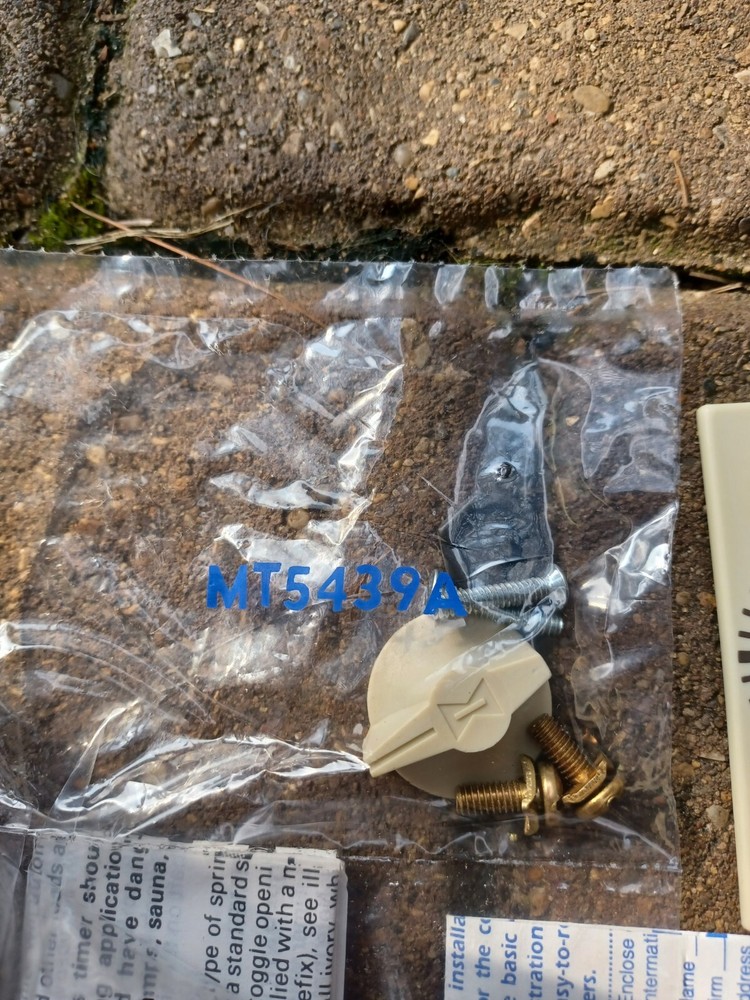 NEW Intermatic FD60M 1 Hour Spring Loaded Wall Timer Ceiling Fan Lights Ivory