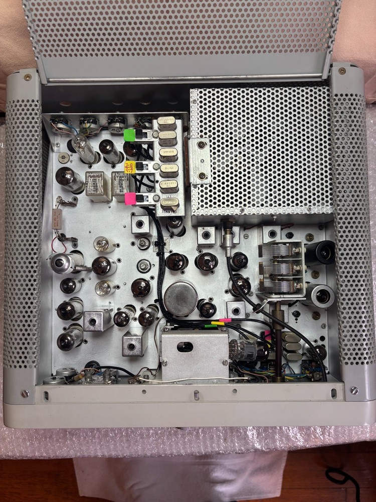 K . W . ELECTRONICS SINGLE SIDEBAND TRANSCEIVER MODEL KW 2000B MADE IN ENGLAND.