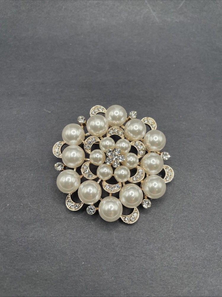 Vintage-Style Round Cluster Brooch