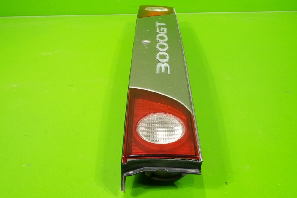 94 95 96 3000GT OEM center tail reverse light lamp panel assembly