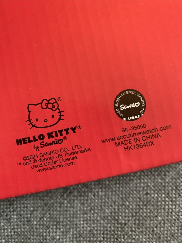 NIB Hello Kitty Face With Red Bow Table Top Desk Analog Clock 8x5