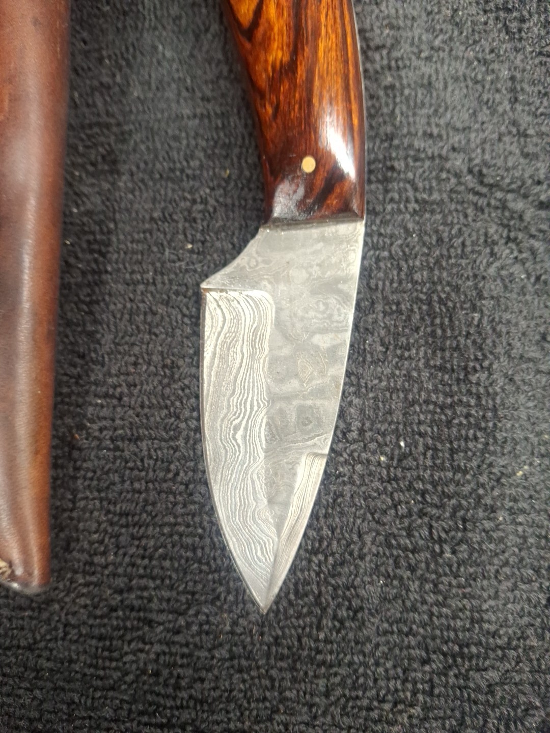 Beautiful Heritage Hand Forged Rosewood Damascus Fixed Blade Skinning Knife