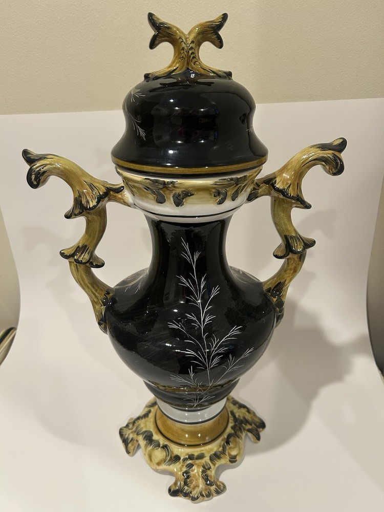 Large Bassano vase With Lid