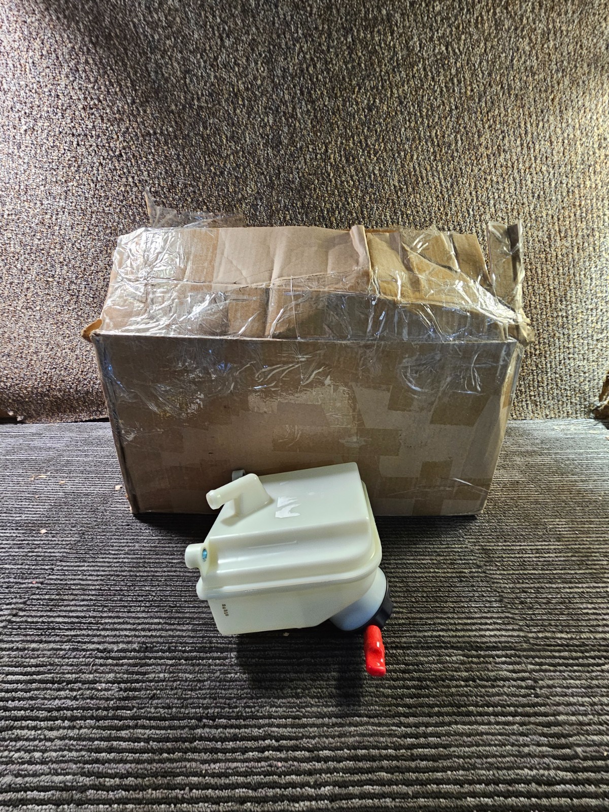 Freightliner Power Steering Reservoir A14-17924-000 For Cascadia 113 2017-2018