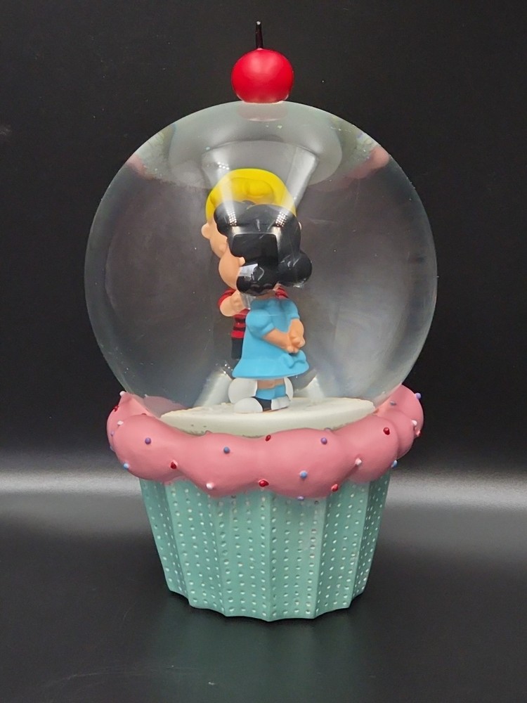 Dept 56 Peanuts Cupcake Snow Globe Schroeder And Lucy