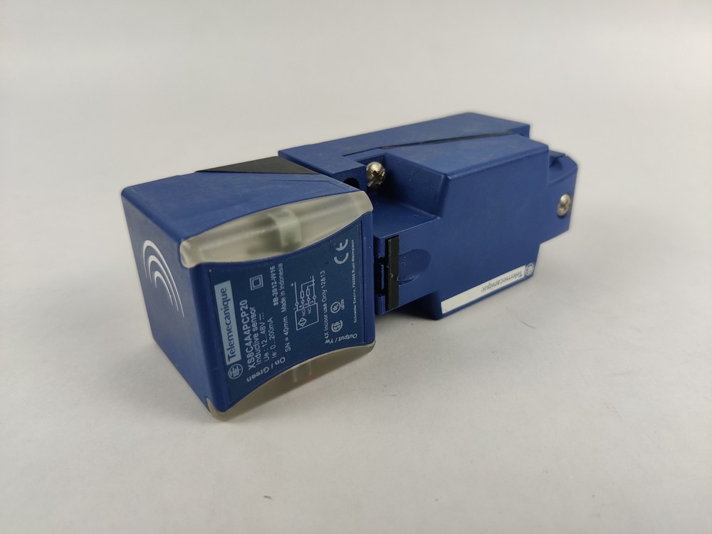 Telemecanique XS8C4A4PCP20 Proximity Sensor