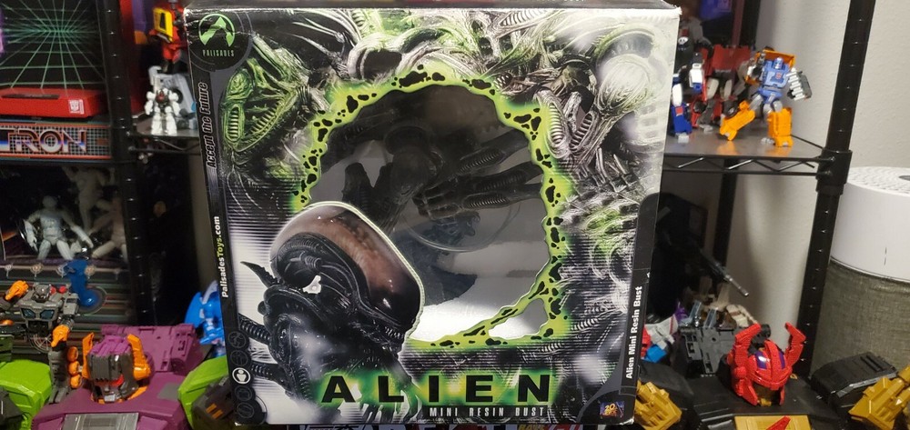 Palisades Alien Resin Mini Bust