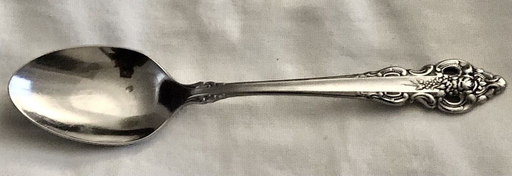 Oneida Community CHERBOURG Stainless Teaspoon ***