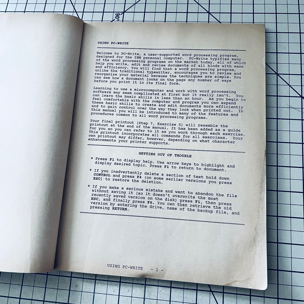 Using PC-WRITE PC-CALC and PC-FILE 1986 Dennis Curtin Vintage IBM PC Software