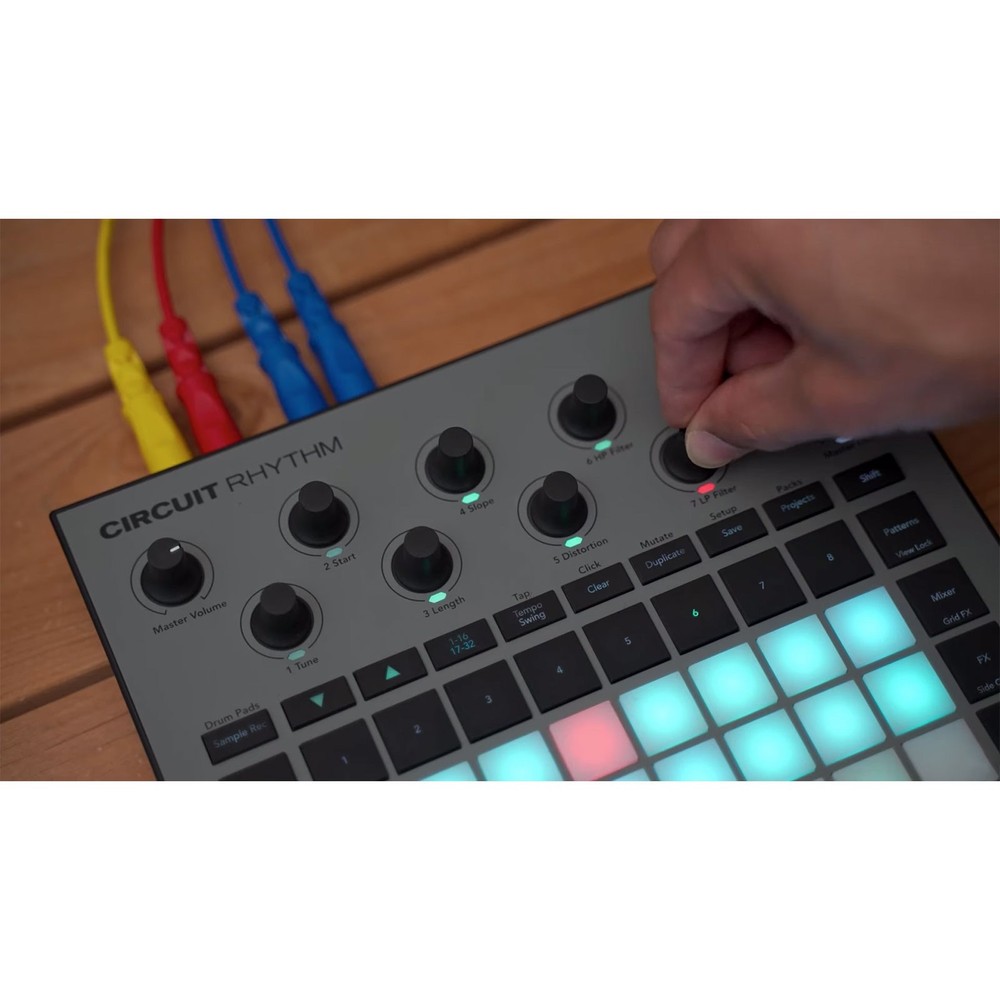 Novation Circuit Rhythm Beatmaking Sampler Groovebox Drum Machine Sequencer
