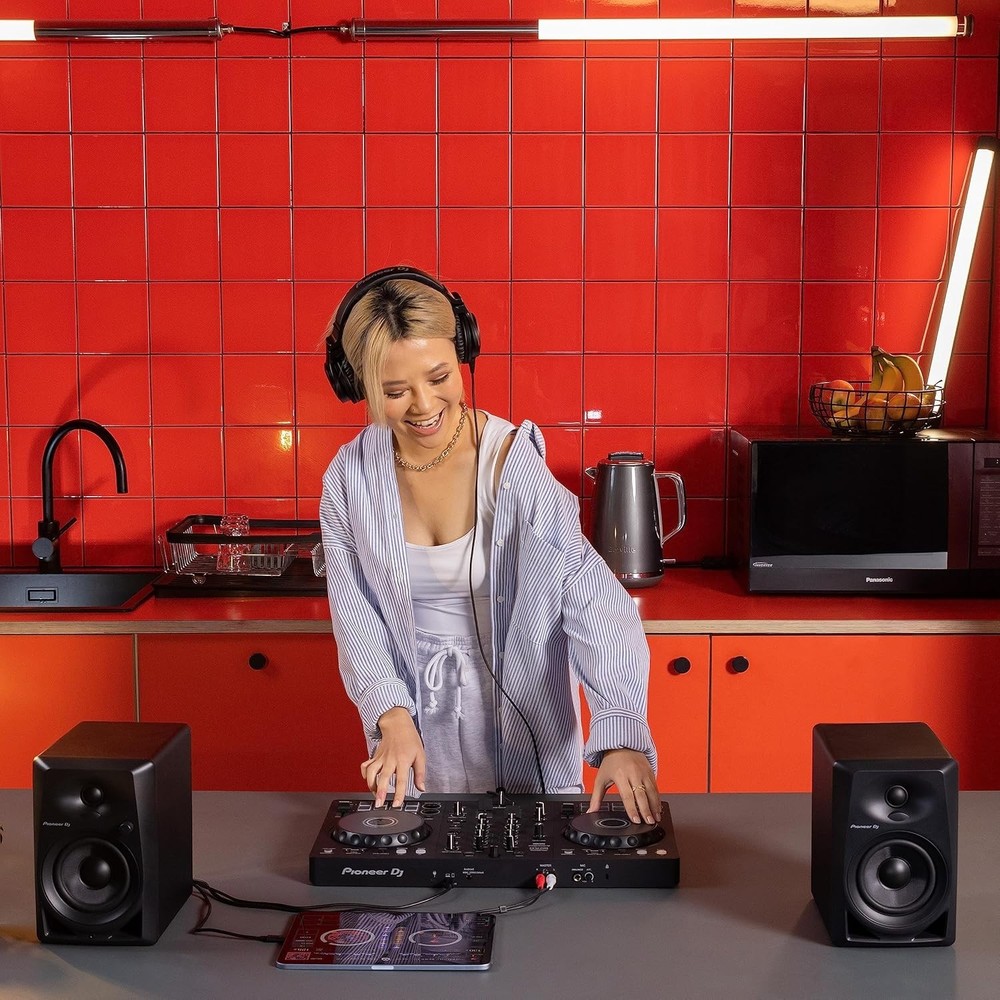 DDJ- 2-deck Rekordbox and Serato DJ Controller - Graphite