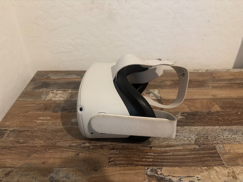 Meta Quest 2 VR Headset + Controllers - Great Condition (No Charger)