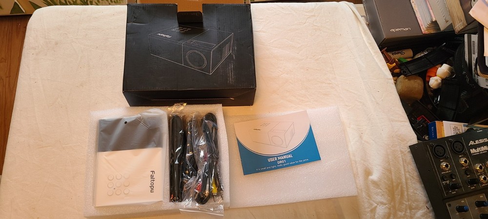 Faltopu Mini HDMI WiFi Projector Bundle DR01 New in Box