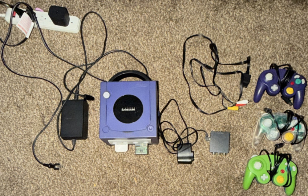 Nintendo GameCube DOL-001 Purple Console Bundle w/ Controllers & Games