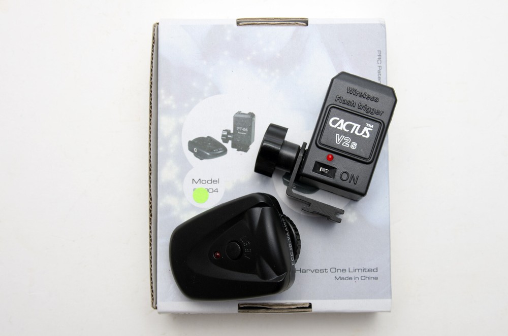 Cactus Wireless Flash Trigger And Receiver RF604 4 Channels Flash Stand