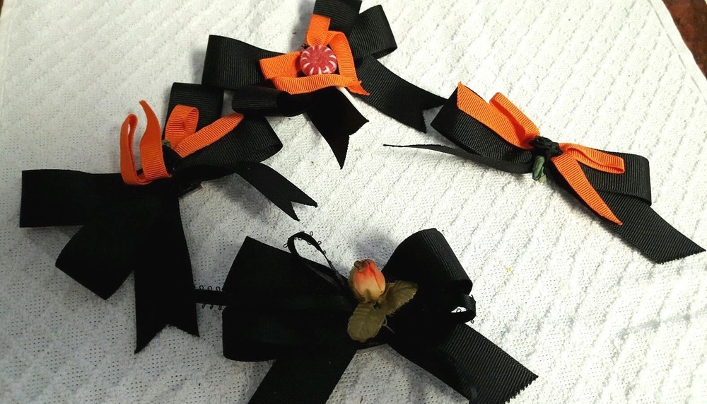 HALLOWEEN DOG BOWS FOR COLLARS, VELCRO-ED