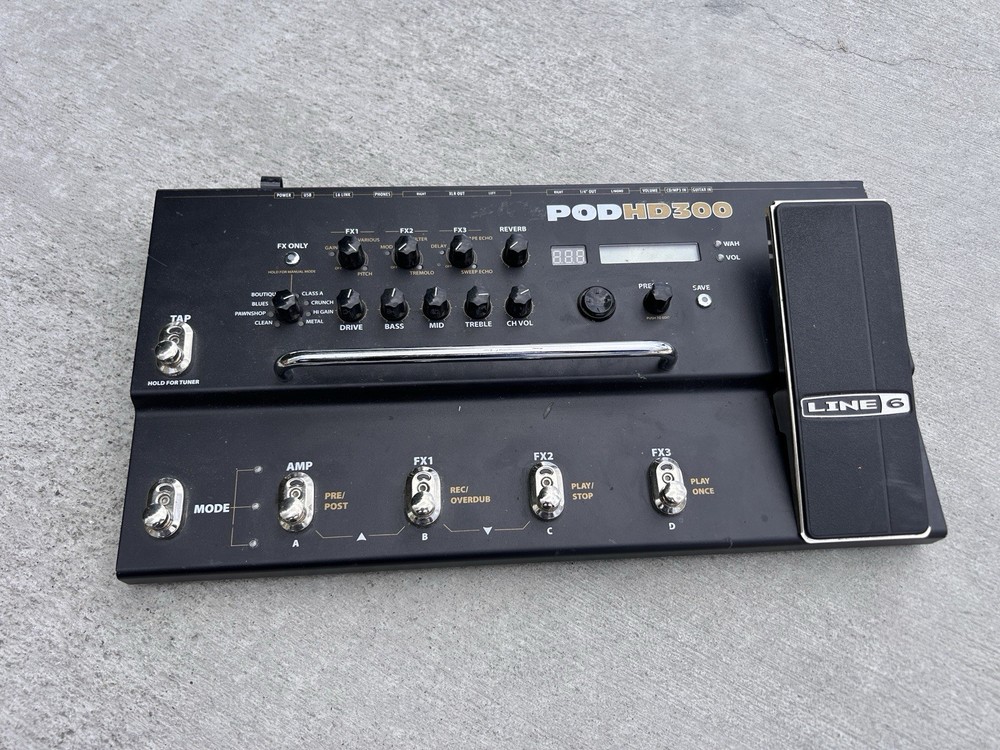 Line 6 POD HD300 Guitar Multi-Effects Processor w/ Expression Pedal