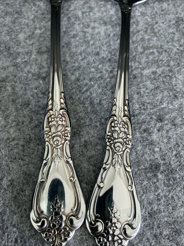 2 Oneida Distinction KENNETT SQUARE Stainless HH Pierced Serving Spoons Flatware