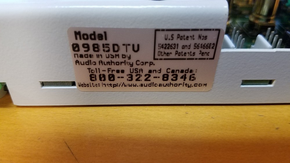 Audio Authority component video distribution Amp. model 985DTV