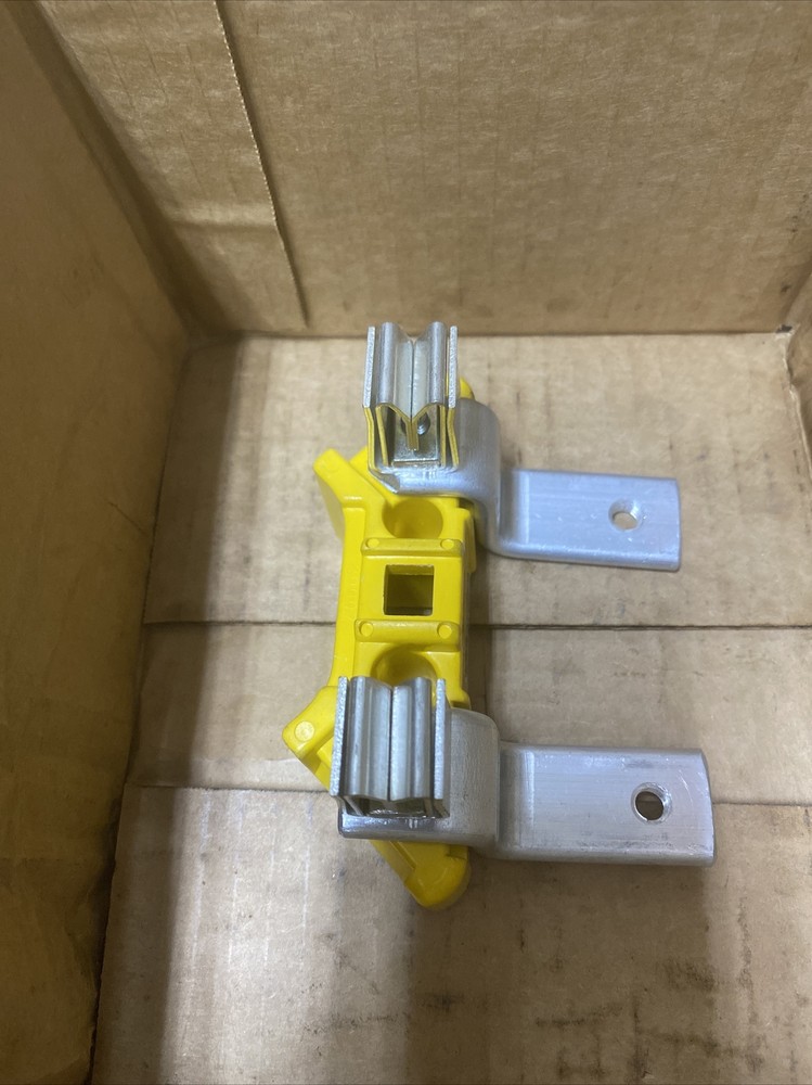 Cooper B-Line A block to replace the damaged one 200A 600V Meter Socket, New