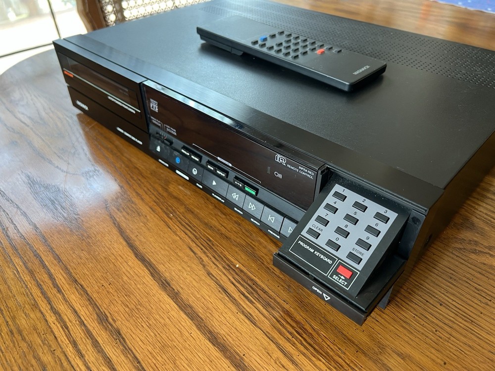 Magnavox CDB650 CD Player with Remote Control Phillips TDA DAC chip
