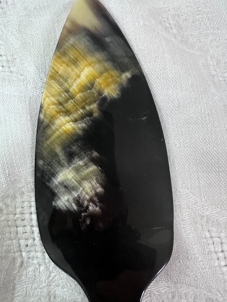 11" Artisan Horn Cake or Pie Server