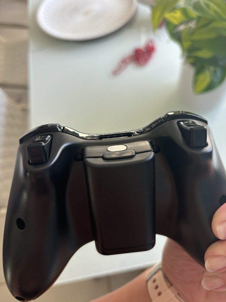 Microsoft Xbox 360 Wireless Controller Black/Black with Batteries NEW SEALED
