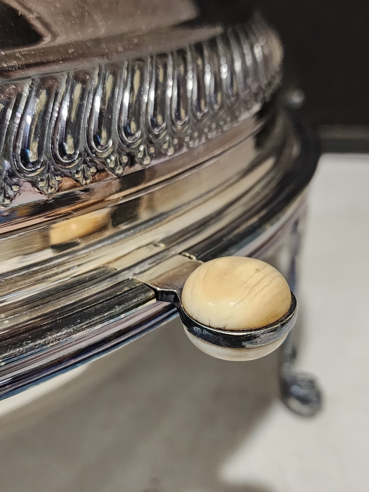 Reed & Barton 4142 Silverplate Roll Top Buffet Server Dome Dish Paw Foot