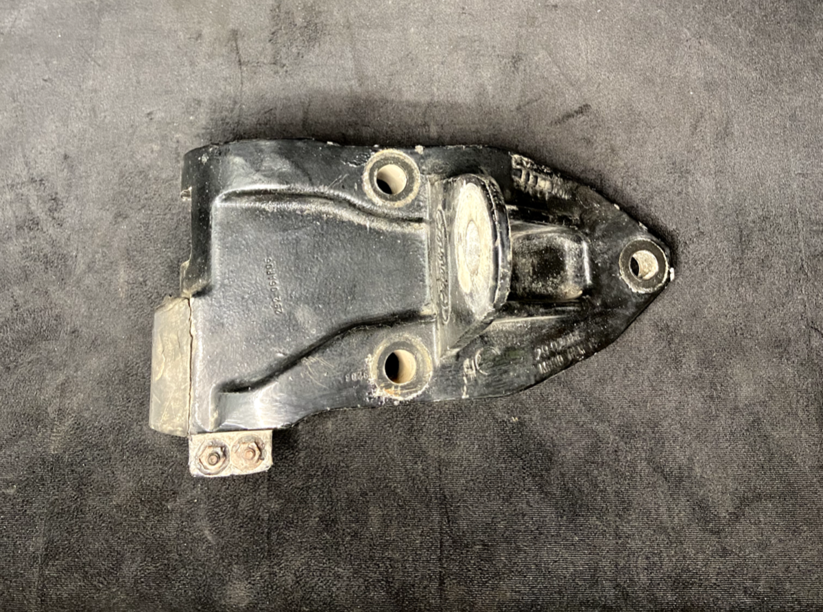 Peterbilt Sleeper Air Ride Bracket 29-02785M000