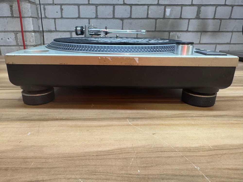 Technics SL-1200MK2-A Quartz Direct Drive Turntable