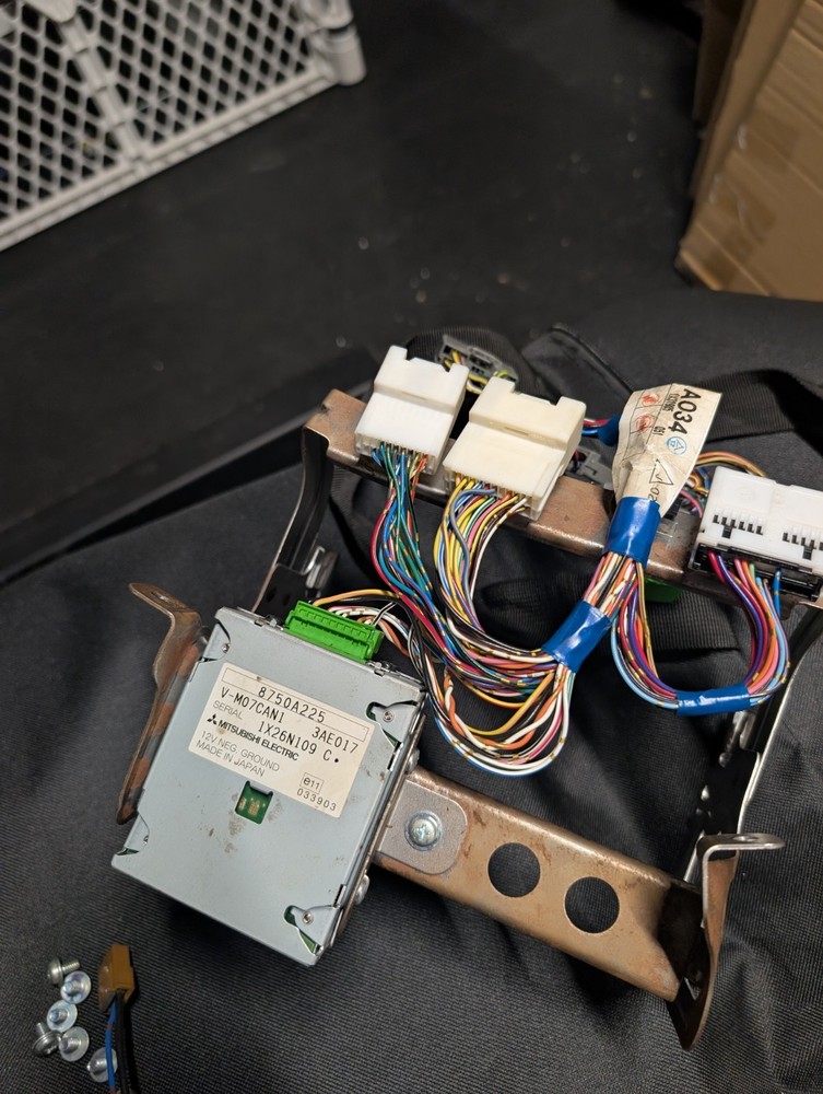 Mitsubishi MZ360342EX Navigation Install Kit