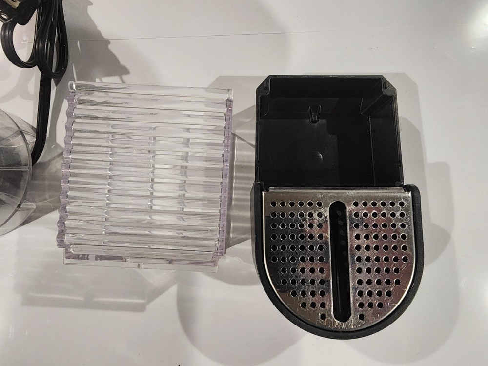 De'Longhi Nespresso Machine Model Pixie EN125S - *READ* *PARTS*