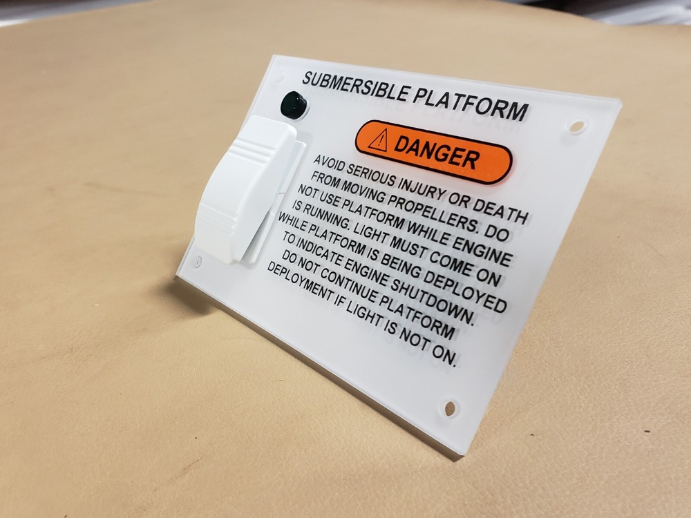 SEA RAY BOATS SUBMERSIBLE PLATFORM PANEL WITH SWITCH AND LIGHT