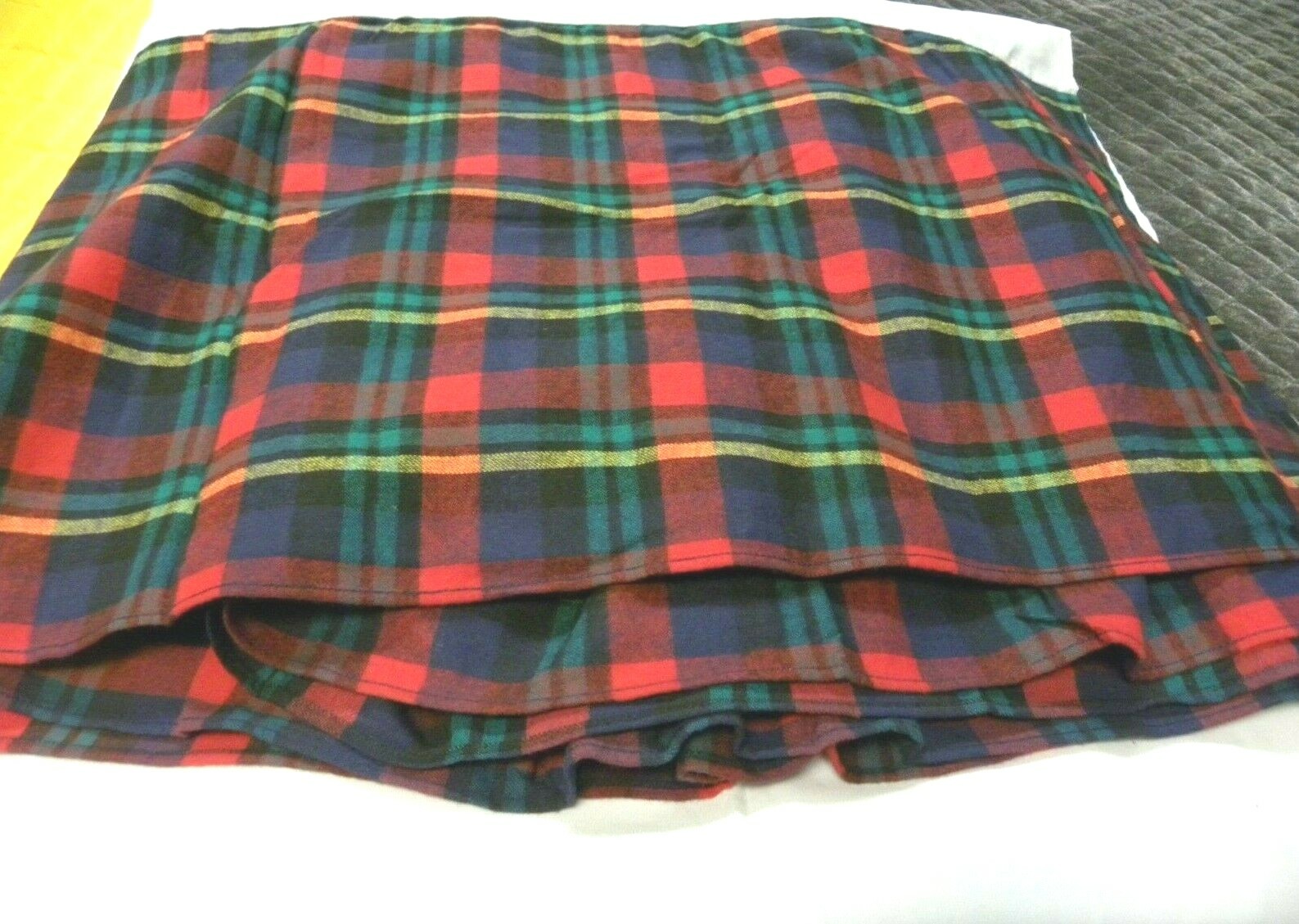 NWT POLARFLEECE Plus Flannel Bed Skirt Red-Multicolor Plaid Full Flaw