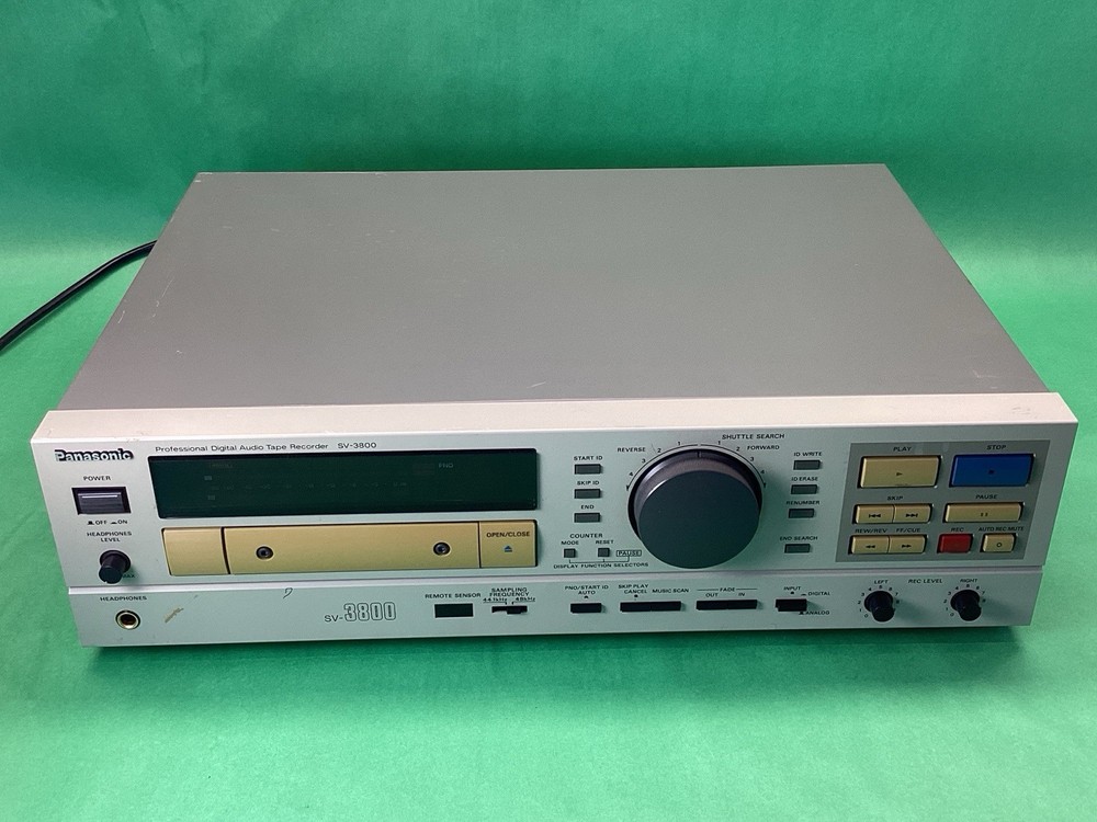 Panasonic SV-3800 Pro Digital Audio Tape DAT Recorder Deck POWERS ON - UNTESTED