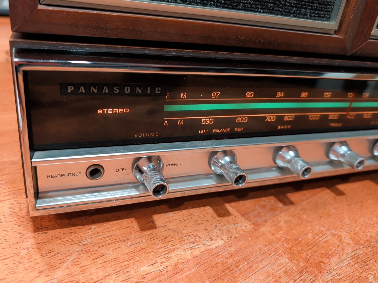 Near Mint Panasonic RE-7670 Stereo Receiver With Original Panasonic Speakers Set