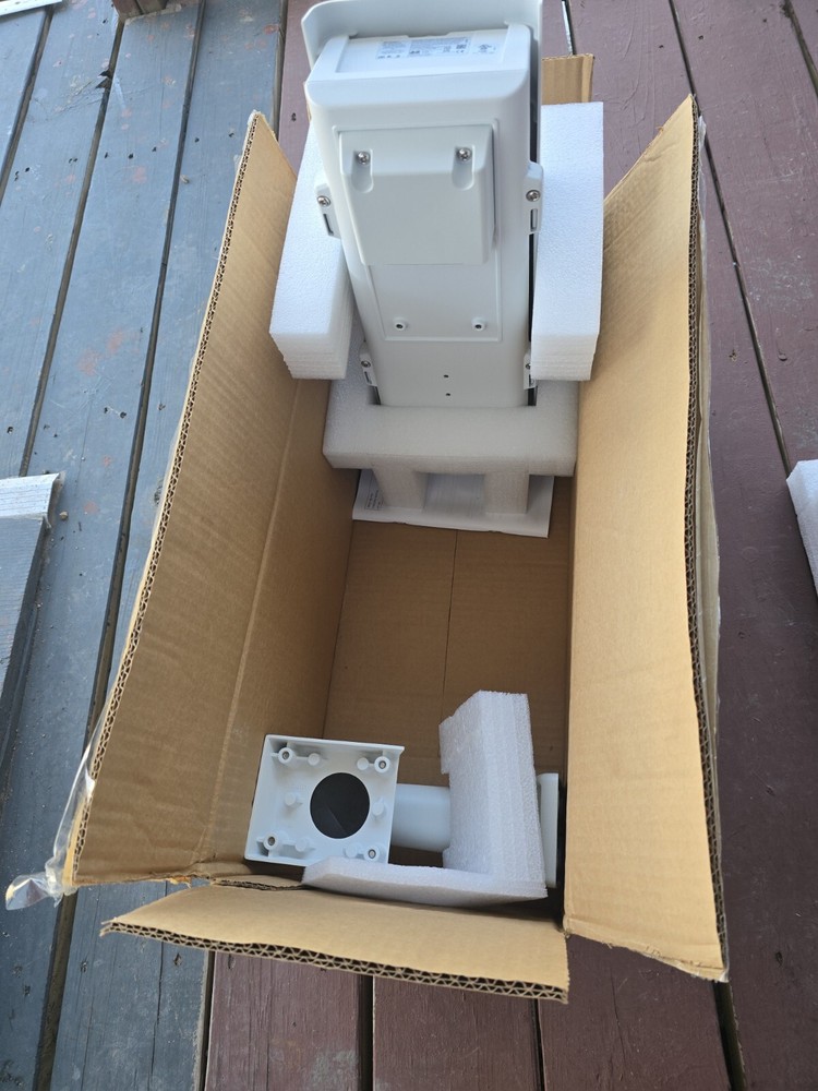 AXIS COMMUNICATIONS Q1602-E OUTDOOR IT CAMERA ENCLOSURE SYSTEM 